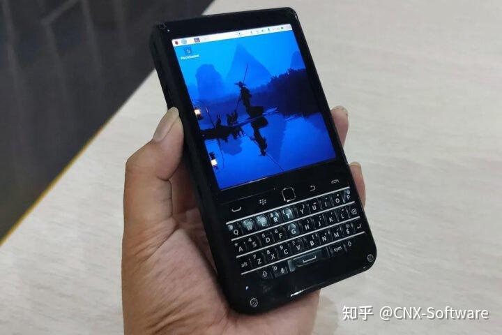 基于树莓派 CM5 打造的 piBrick PocketCM5,这款黑莓风掌上 Linux 电脑体验如何