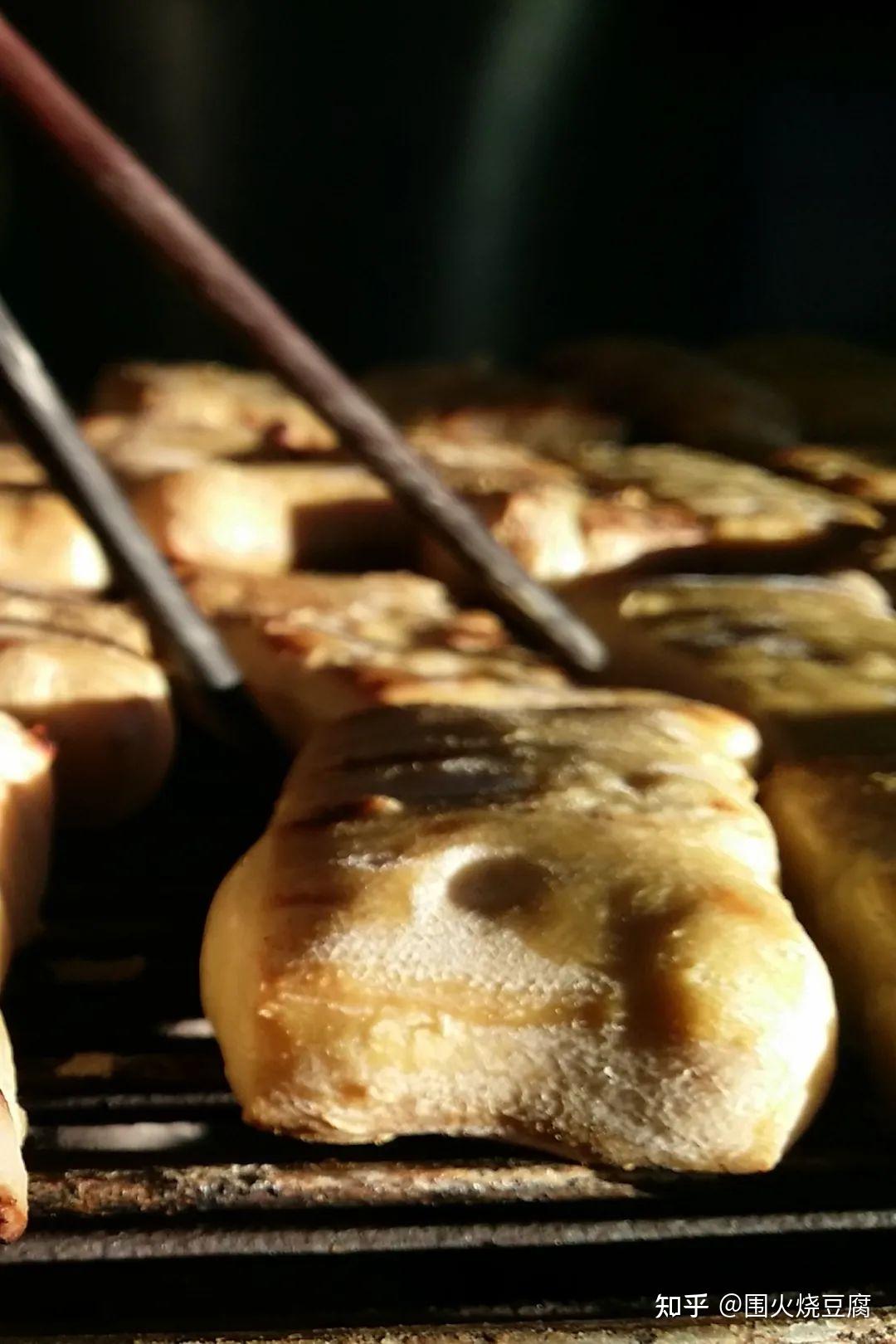 守着暖炉，烤石屏包浆豆腐，是冬天最治愈的事情凤凰网凰家尚品_凤凰网