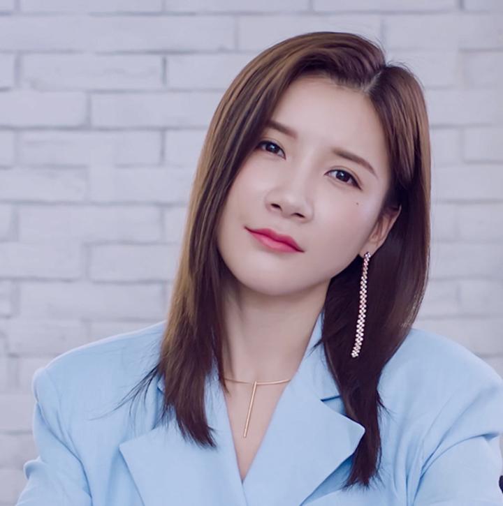 盘点青春创世纪播主钱希西张佳云以及经纪人欧阳的吸睛耳环