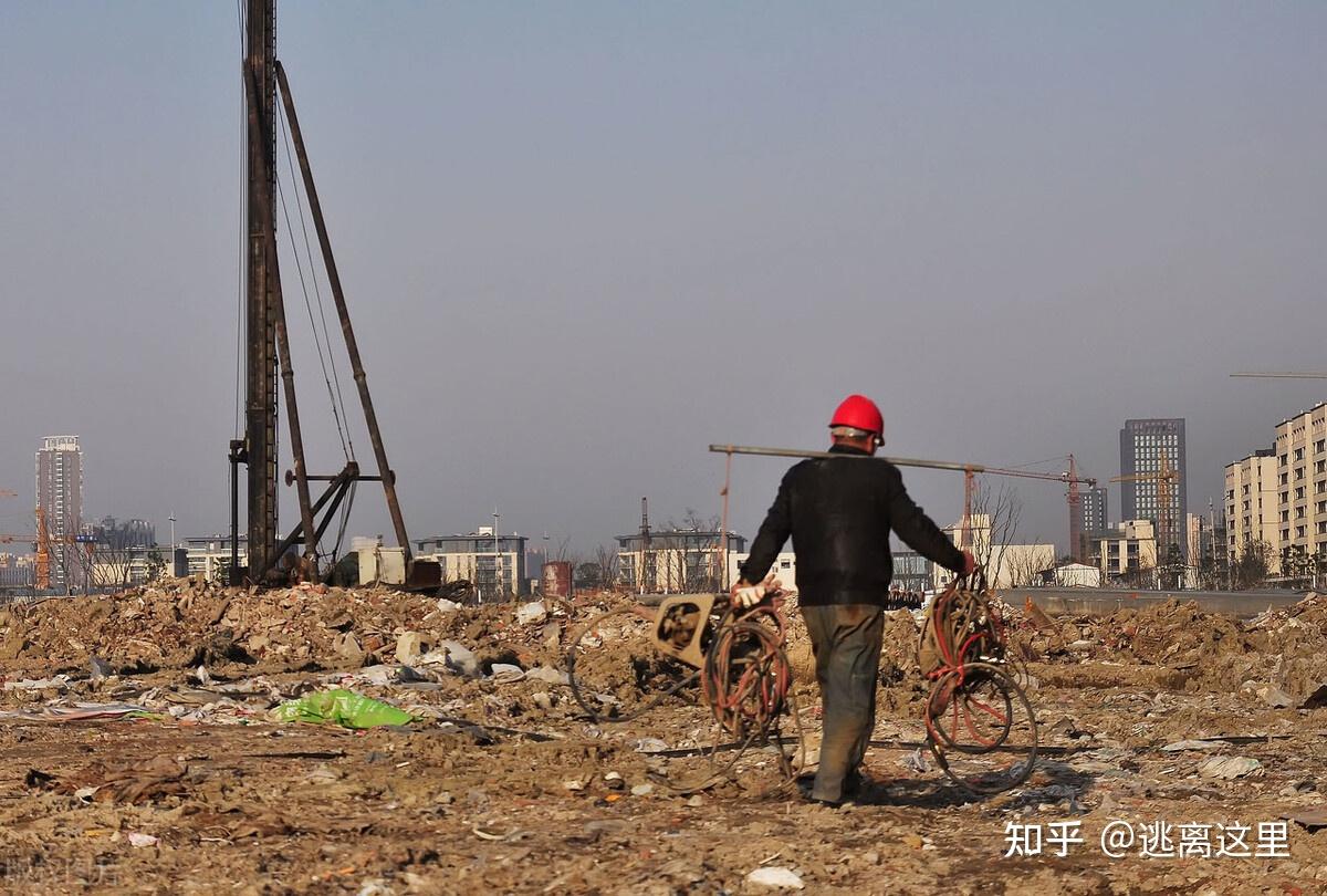 农民工工资现在这么高,为啥还招工难,工地上干活工人还不好好干,我