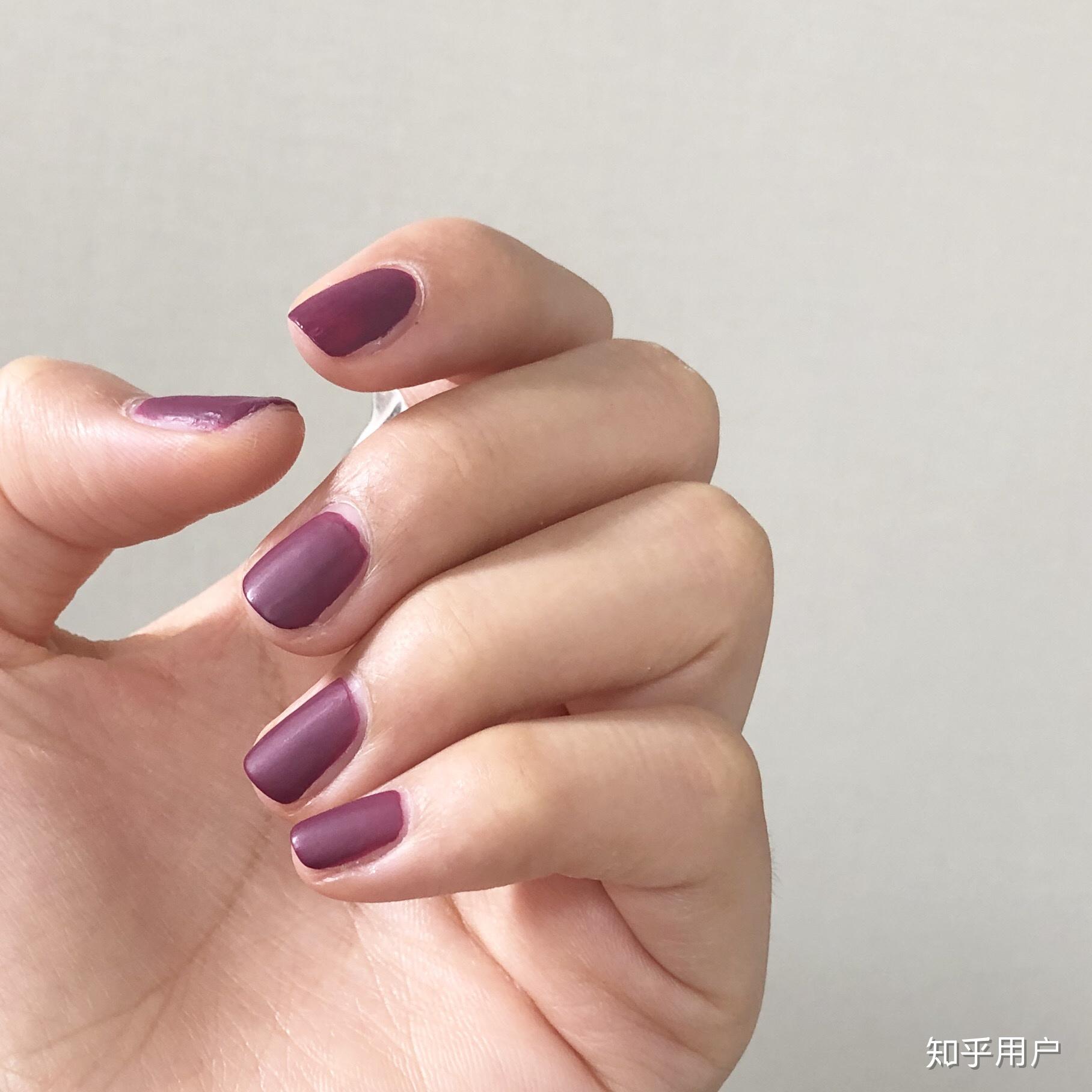 手黑用什么颜色的指甲油