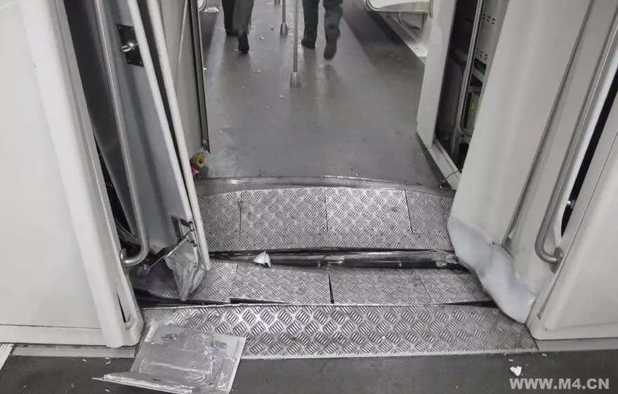 列车与地铁出事时站在两车连接处与站在车厢中间哪个存活率更高有无