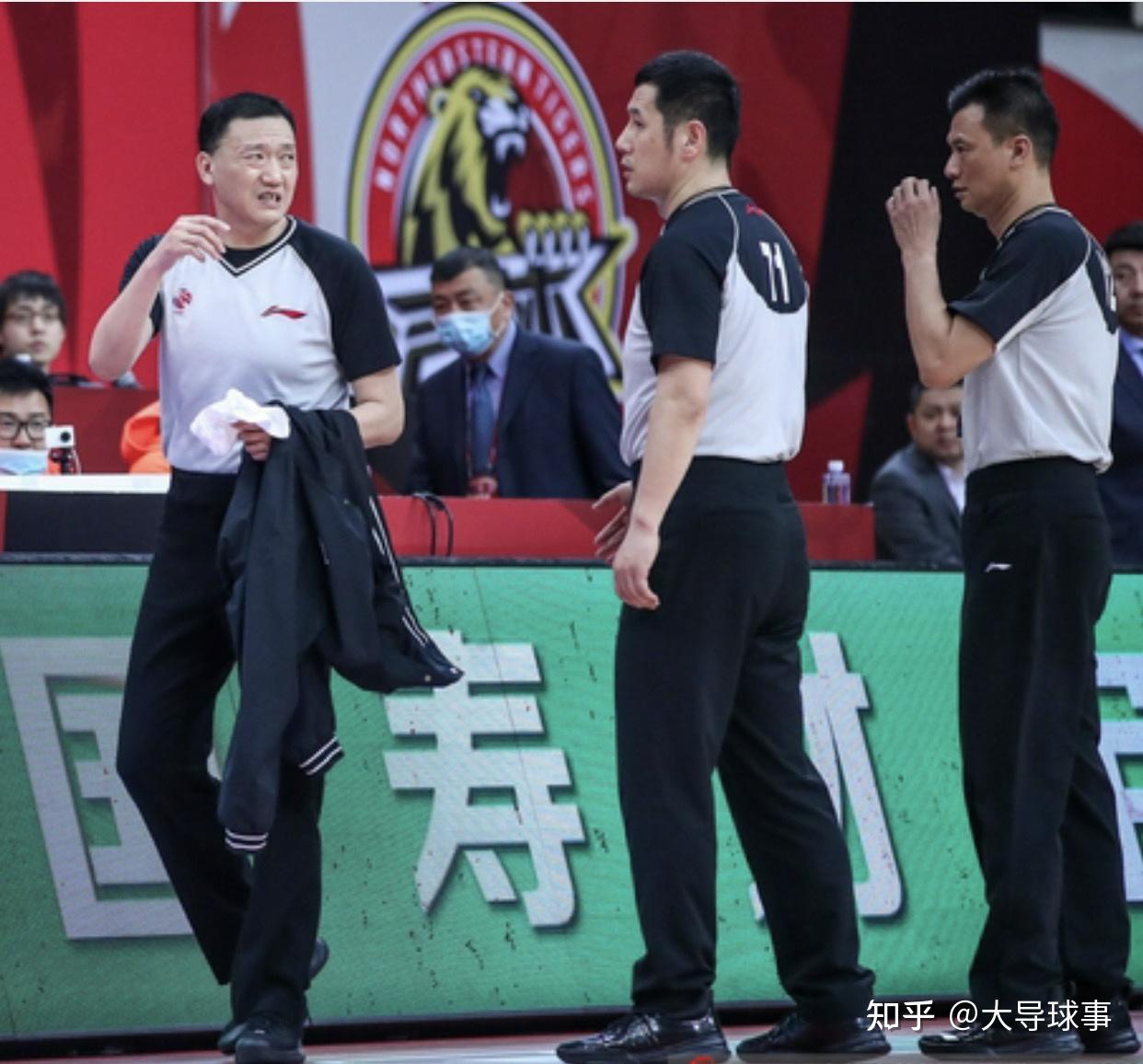 如何看待 cba 裁判叶楠,魏国梁因 fiba 体测作弊被中国篮协撤销国家级