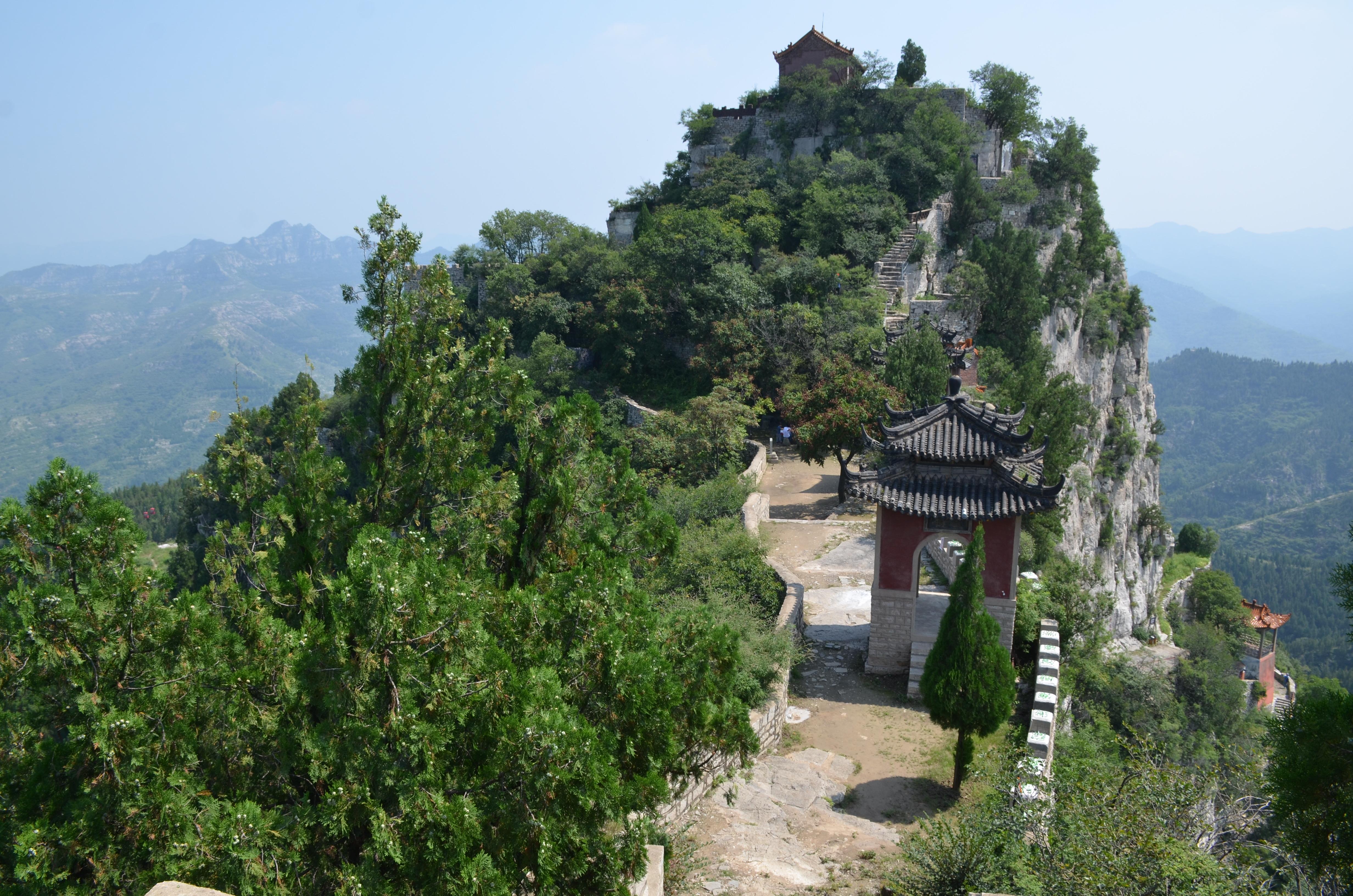 著名的爬山景点图片