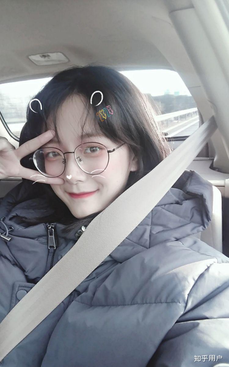 你身边有哪些长得一般,但笑起来很温暖很好看的女生?