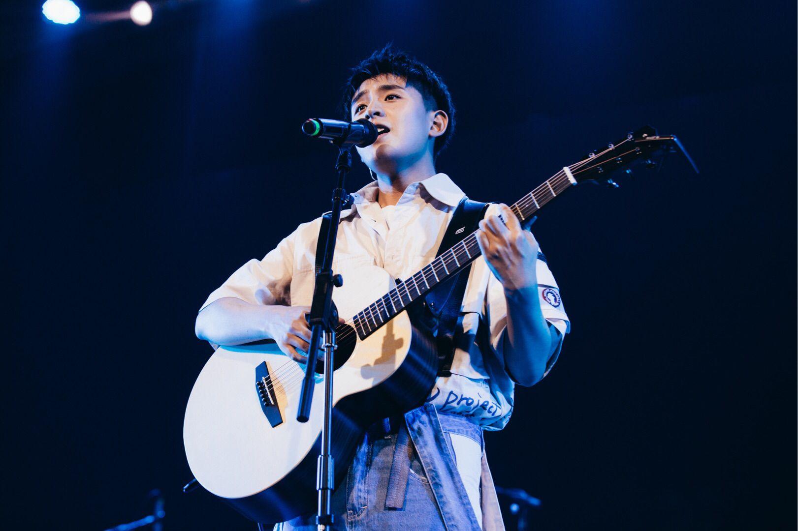 有哪些适合做壁纸或卡贴的焦迈奇的照片