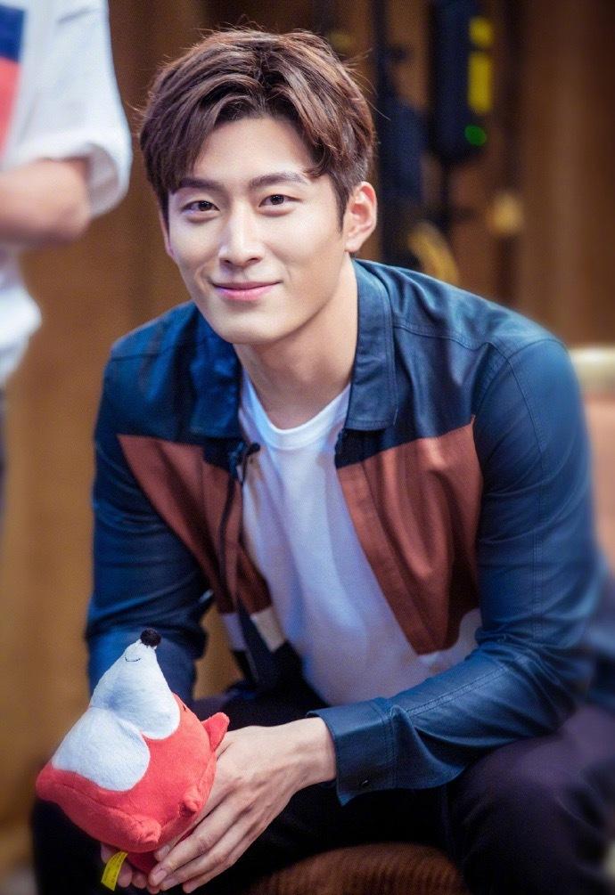 窦骁的美图或搞怪图有哪些?-窦骁帅照