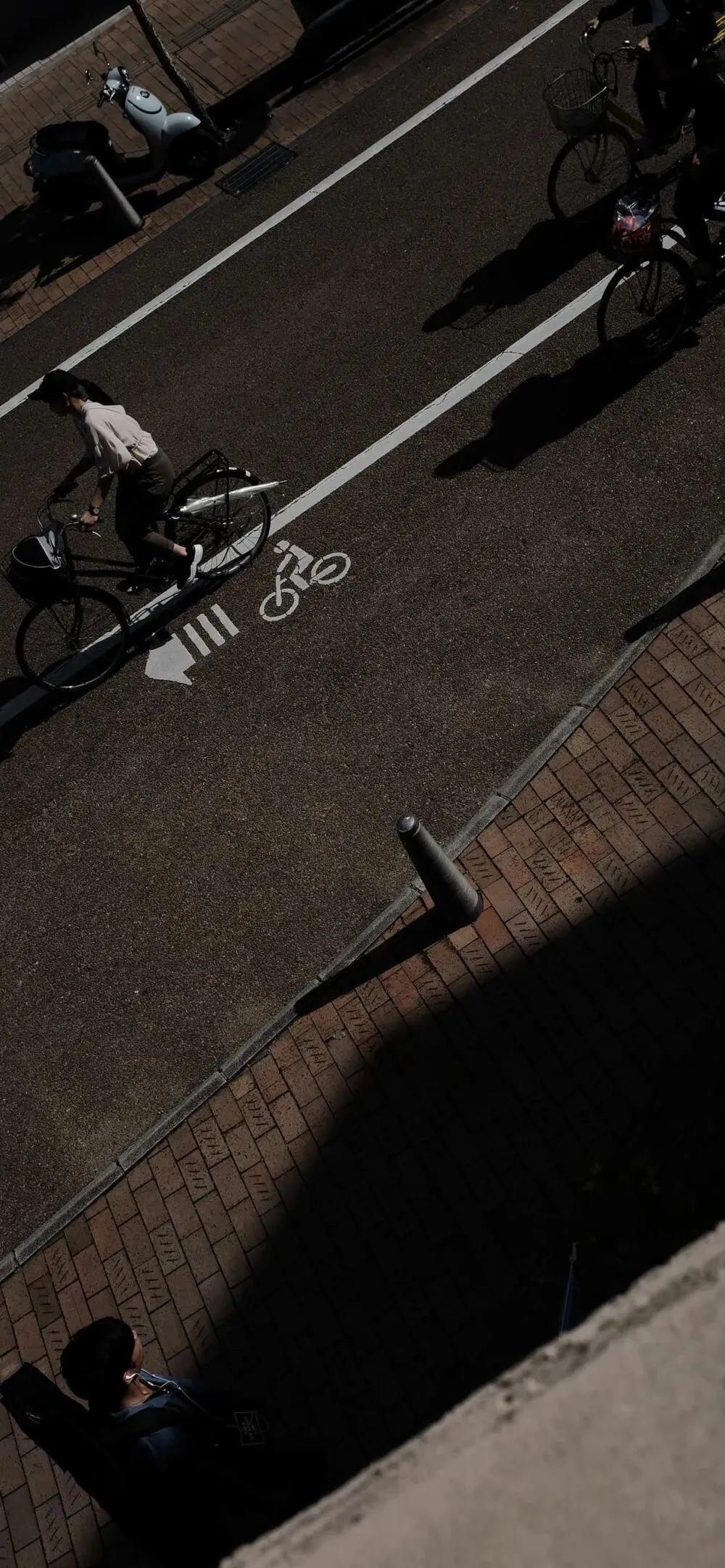 有哪些好看的全面屏手机壁纸或微信聊天背景图片