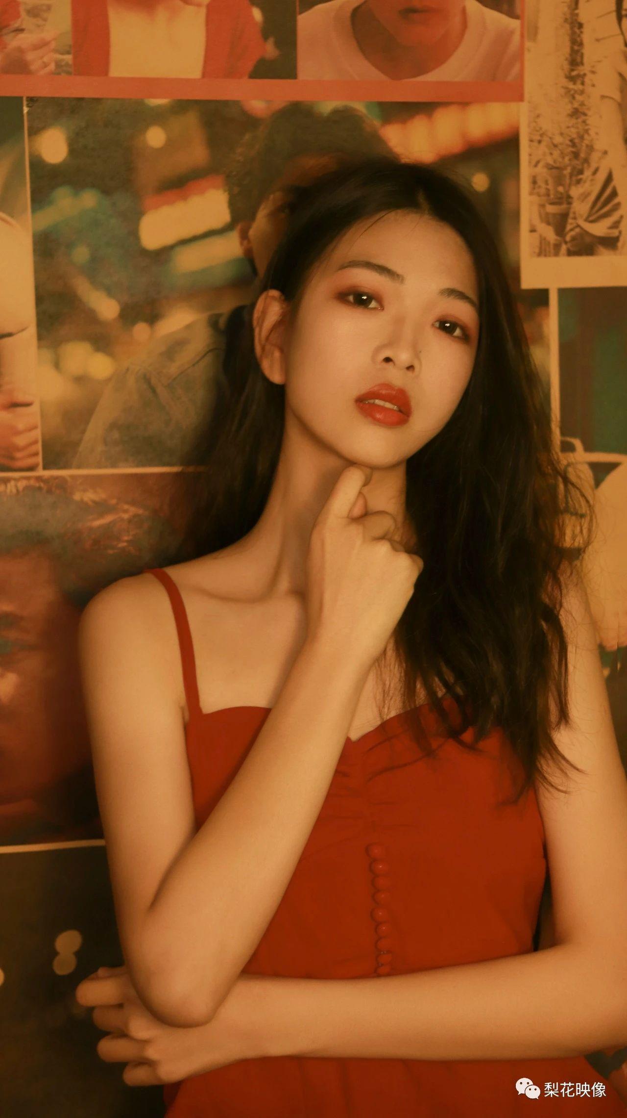 有没有类似于这种港风的壁纸