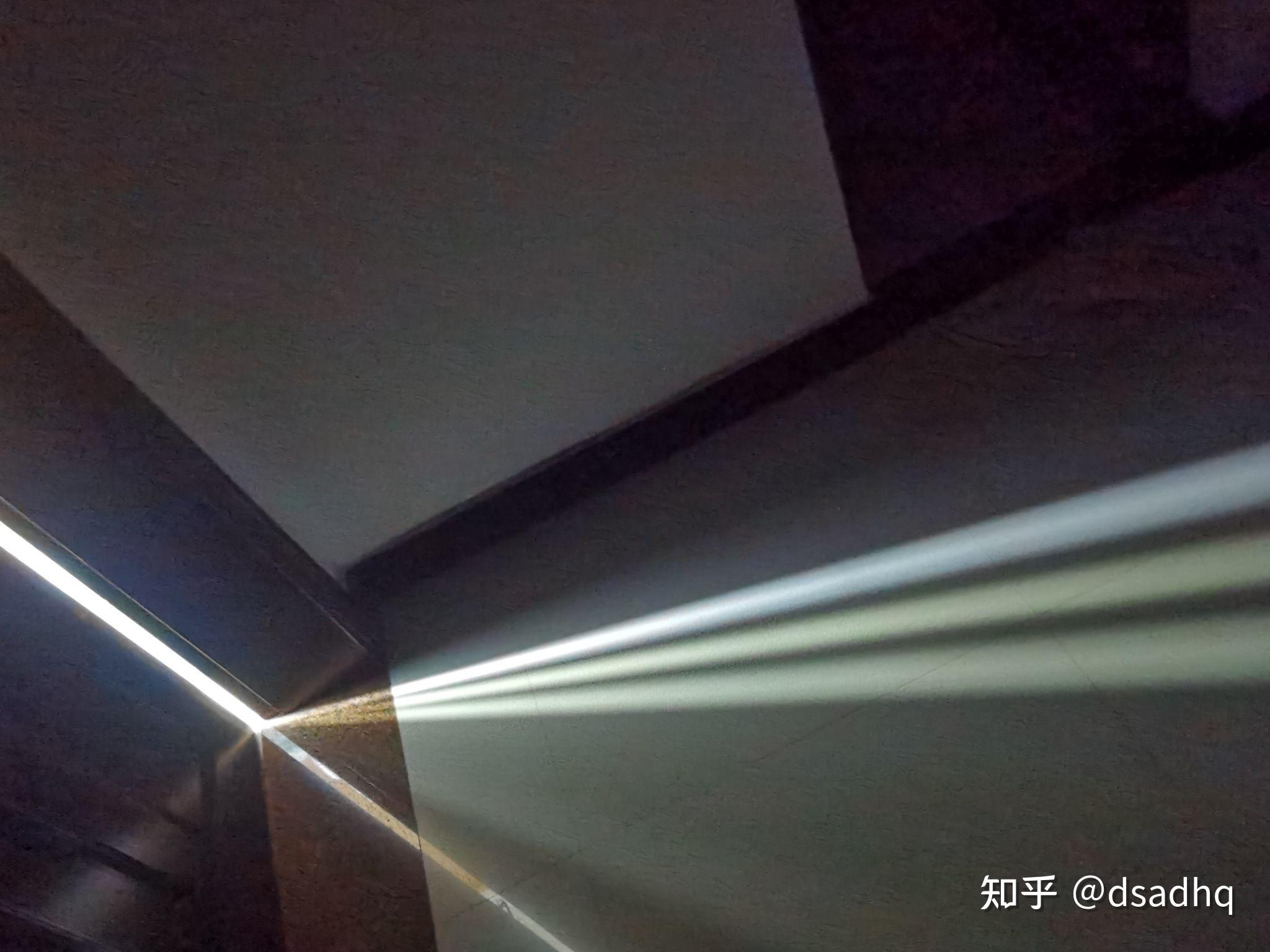 光通过门缝在地面形成类似光栅的图像请问应该怎么解释? - 知乎