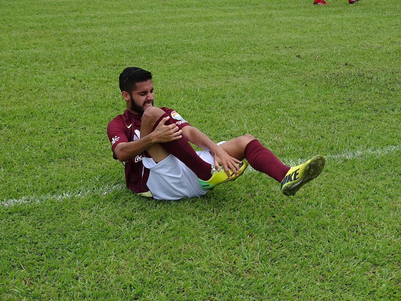 足球场为什么用草坪