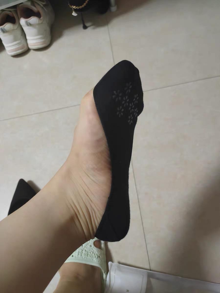 女孩子的袜子是香的还是臭的? - 知乎