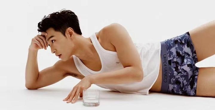 张艺兴ck内衣广告:健康自信,喜欢自己