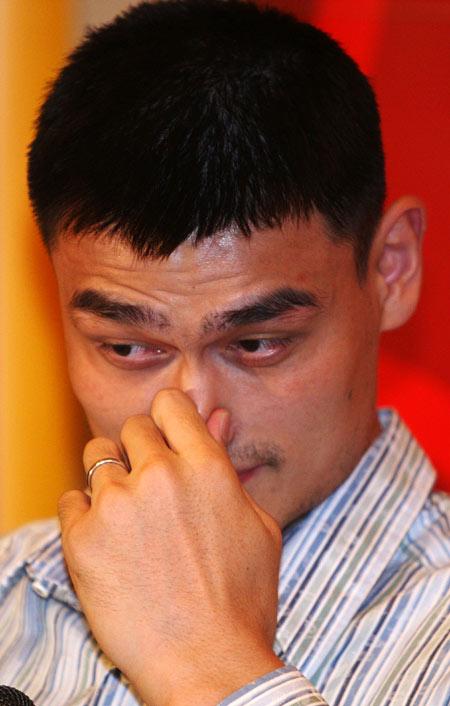 最近频频爆出老外以眯眯眼的动作侮辱亚裔,有没有什么动作和手势可以