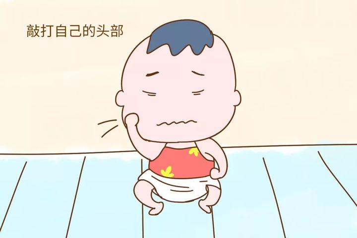 宝宝敲脑袋非自虐妈妈无需担心