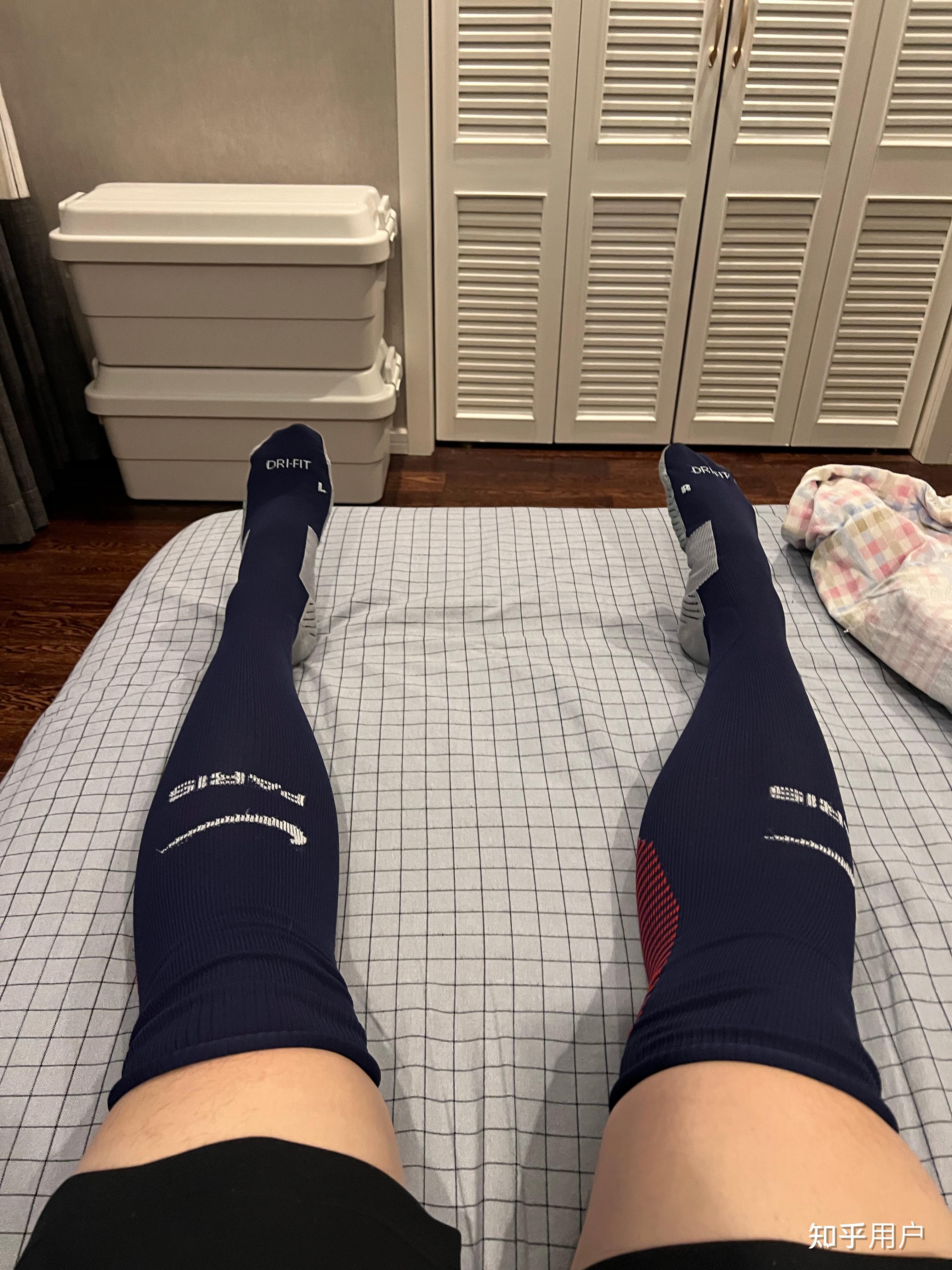 男生这样穿足球袜怎么样?