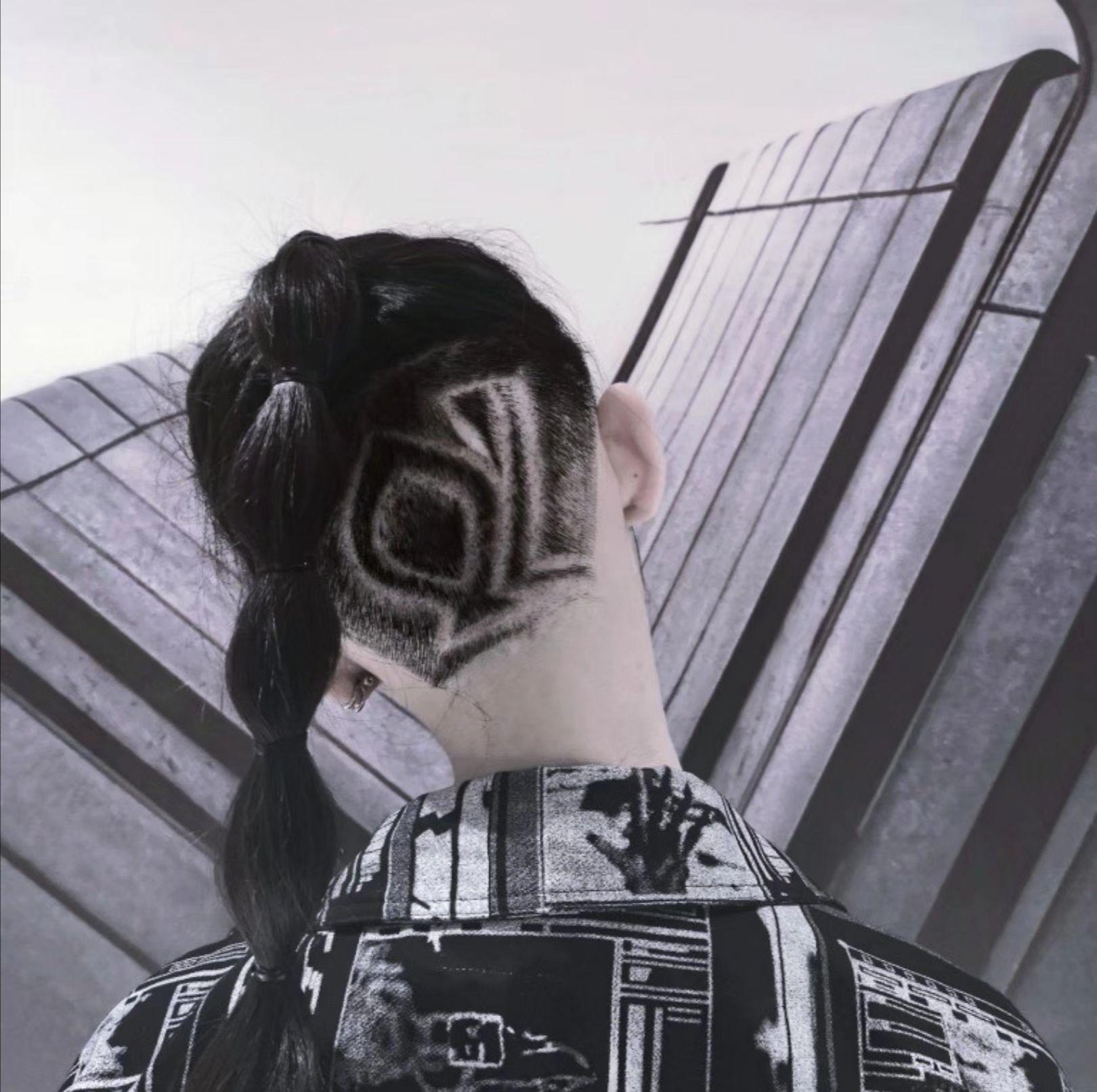 你们觉得女生把脑袋后面的头发剃了怎么样?