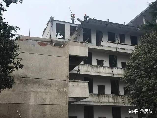 住建部一锤定音:房龄满21年的老旧小区,一律按新规处理! - 知乎