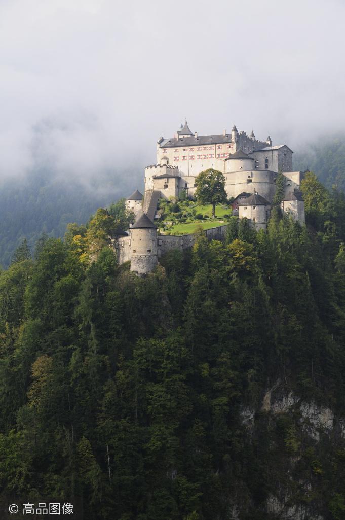 风格不同的八座城堡每一座里面都有一个故事