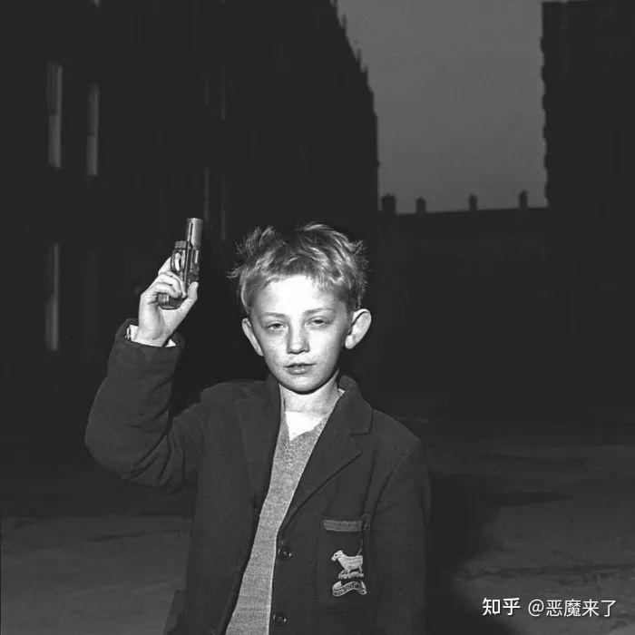 有没有像这样女孩举枪的头像? - 知乎