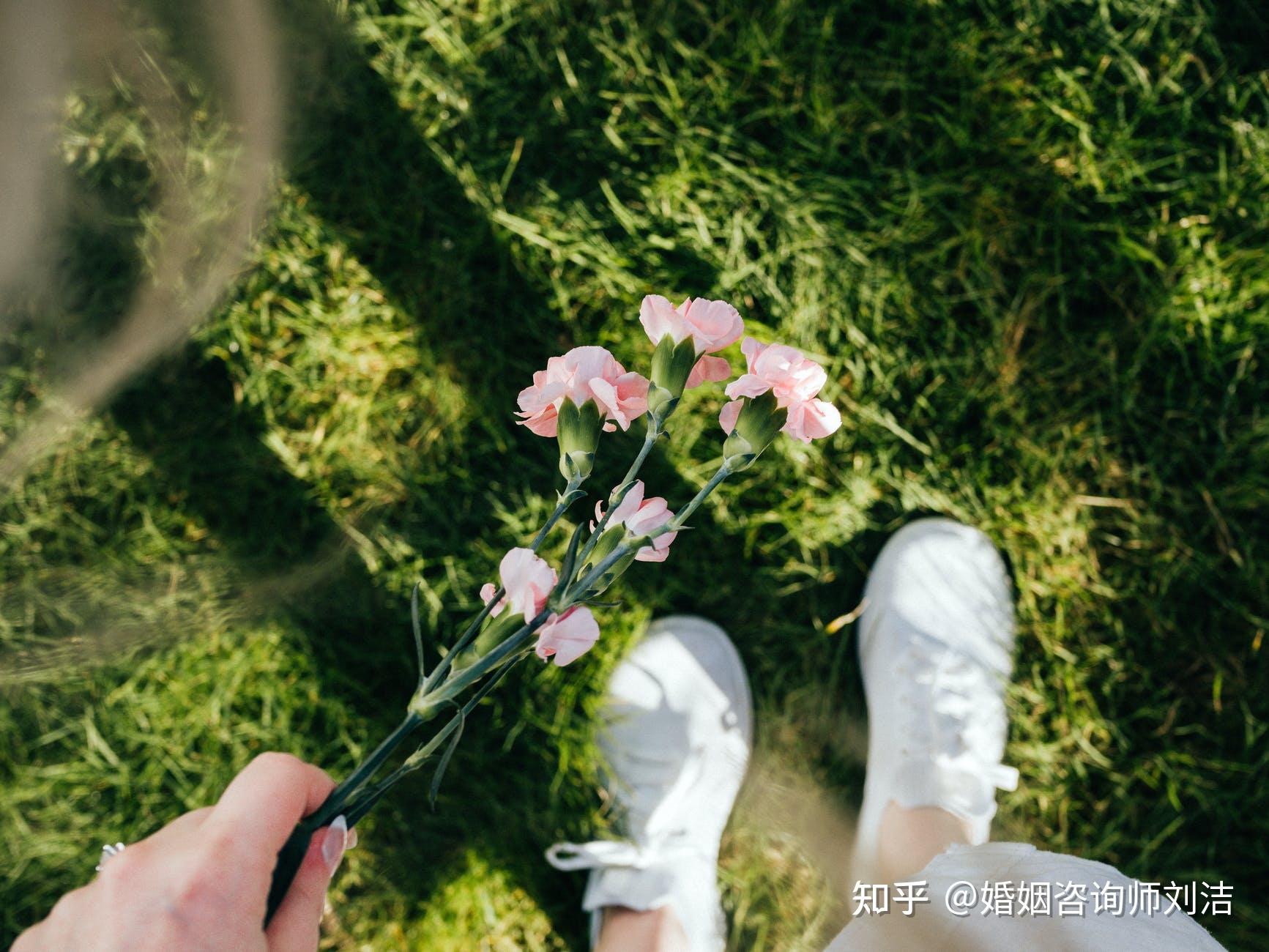 中年男人有以下表现，说明他不仅惦记你，而且很爱你 - 知乎