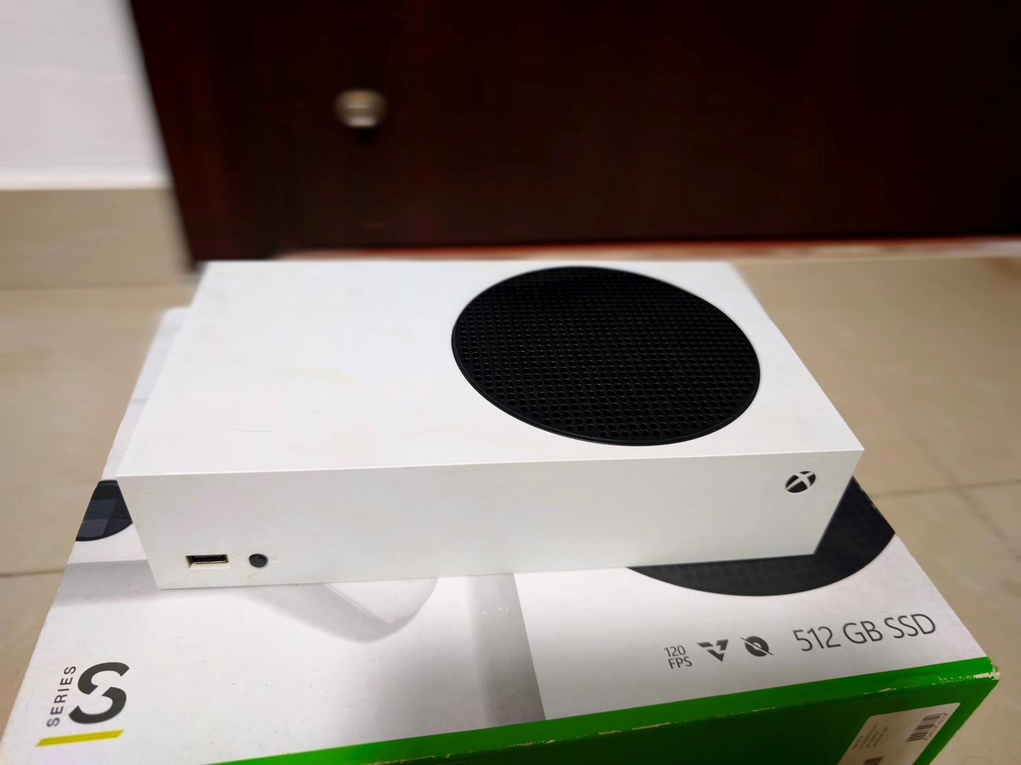 实测用Xbox当电视盒子:比Apple TV便宜,但门槛高到离谱