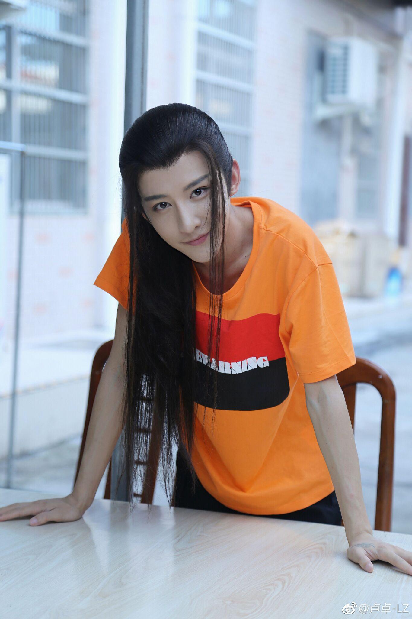 如何看待小灿或者说演员卢卓