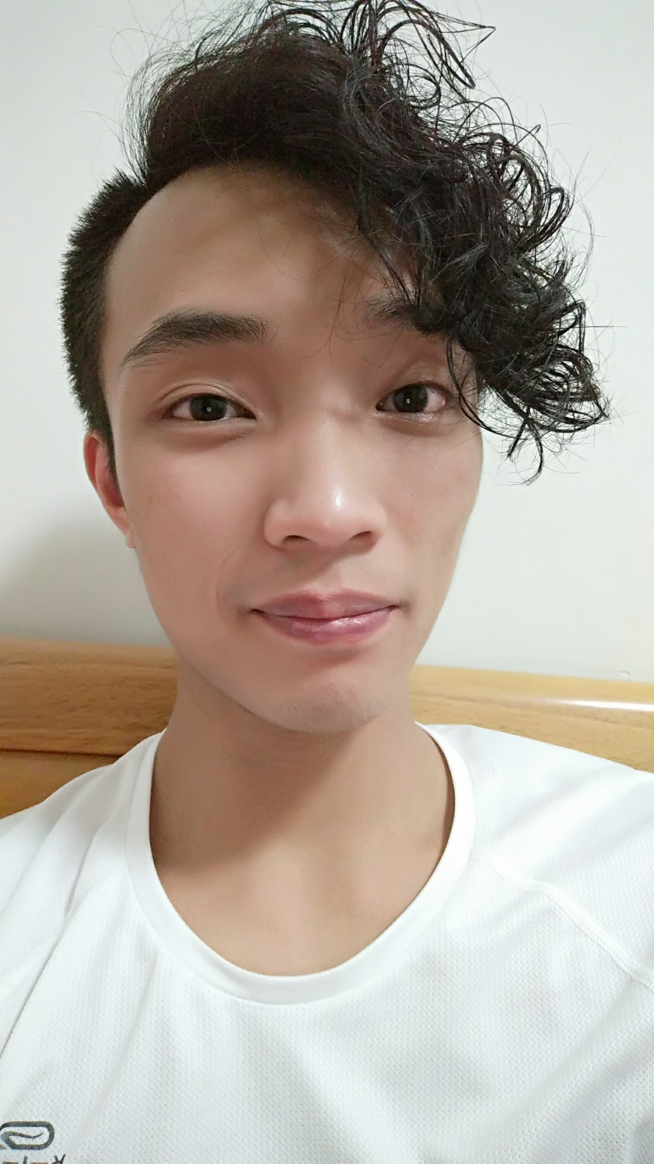 发际线高且m型发际线的男人适合什么发型?额头较大?