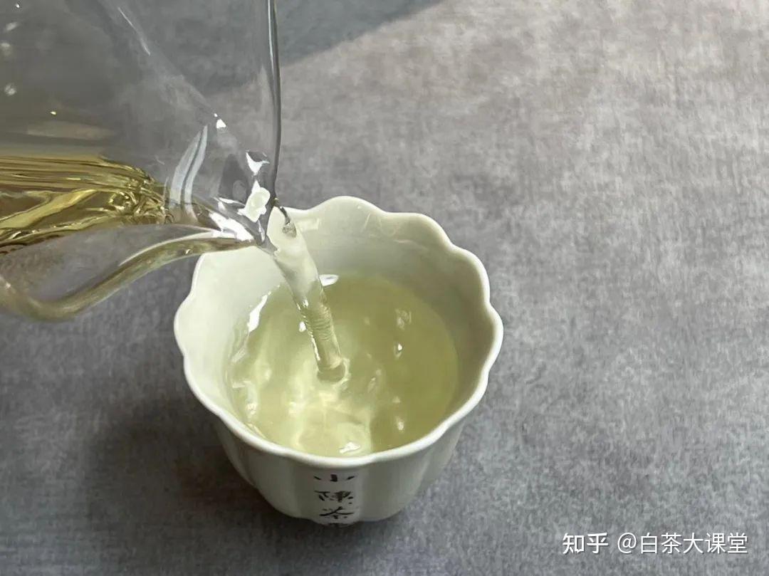 叩手礼、倒茶礼、递茶礼，聊聊春节饮茶的3点礼节“规矩” - 知乎