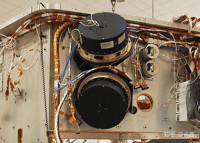 人造卫星本身有没有动力系统