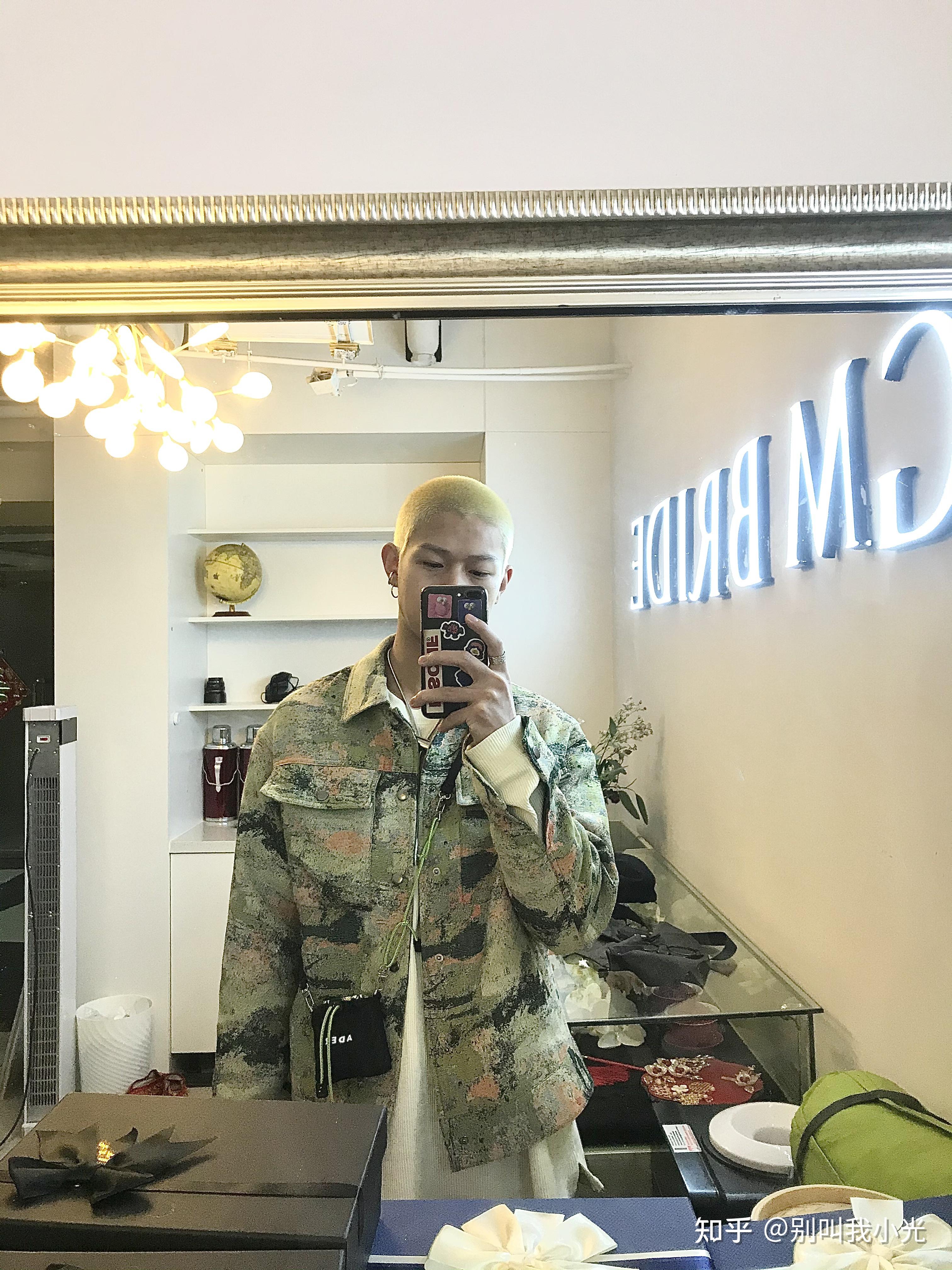 男生寸头初次染发染什么颜色