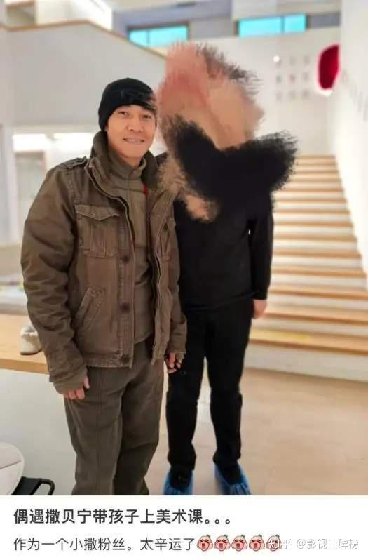 撒贝宁周末带娃上课,没有形象可言,网友调侃他像捡瓶子的流浪汉 - 知乎