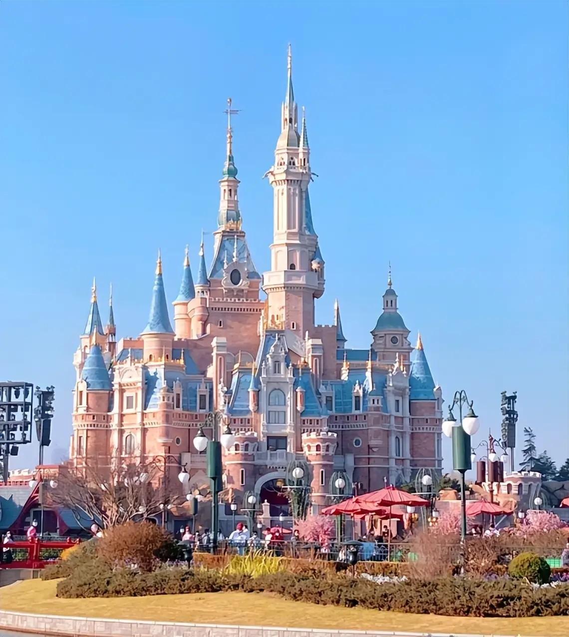 上海迪士尼乐园暑期门票调至719元依旧人满为患,为什么消费者依然愿意