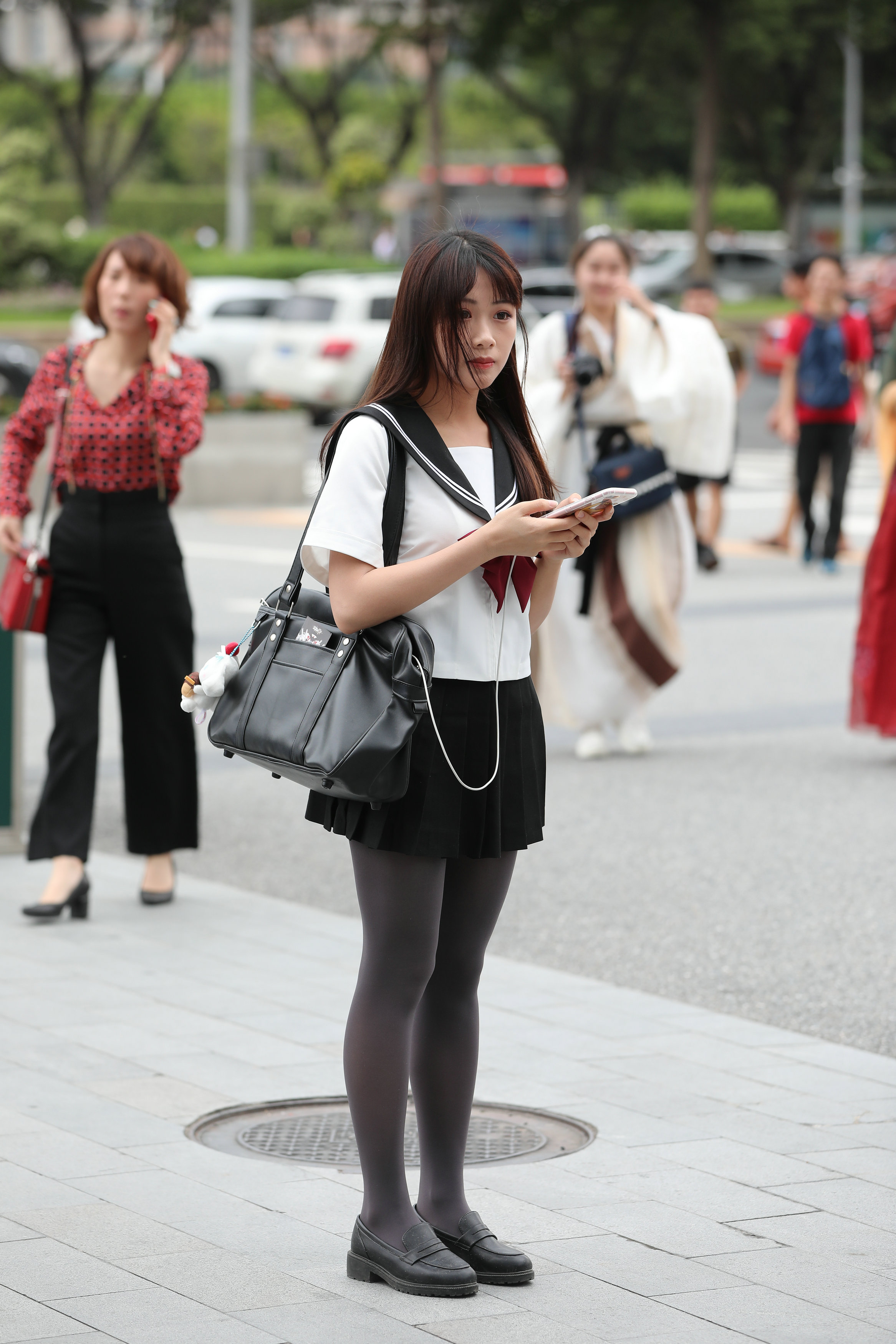 高中生在学校穿校服裤子配丝袜是什么体验