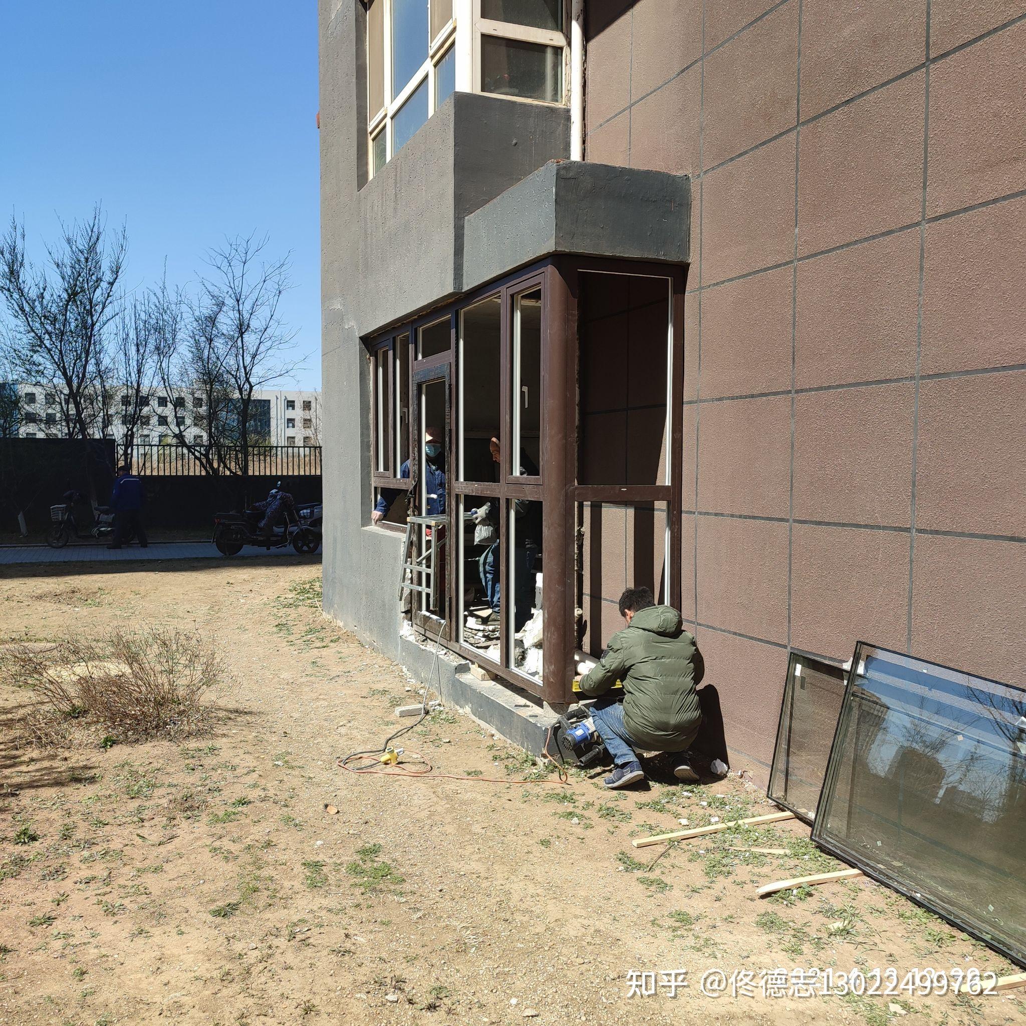 一楼窗户改门违法吗? - 知乎