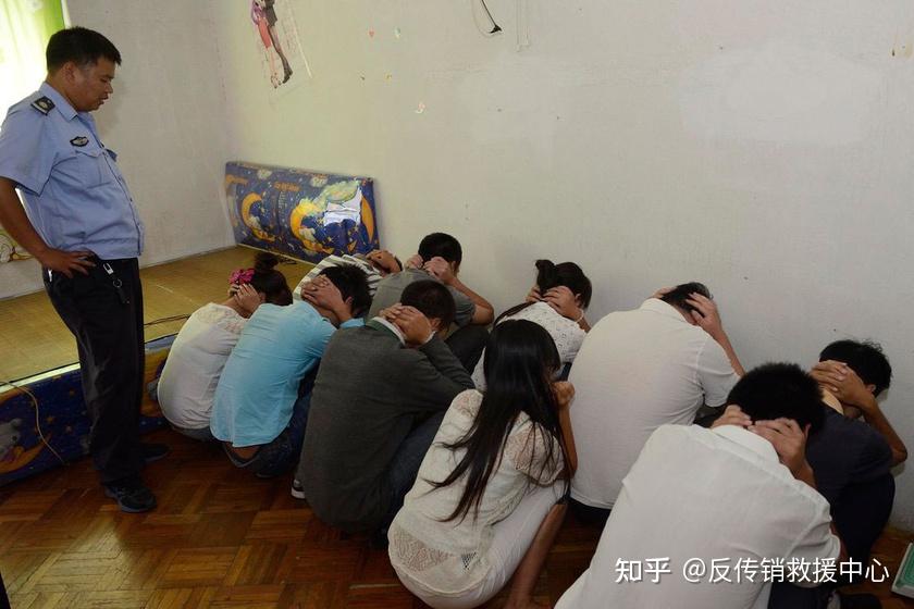 这里的工资高,工作轻松,她的朋友还可以照顾她,结果到了传销宿舍以后