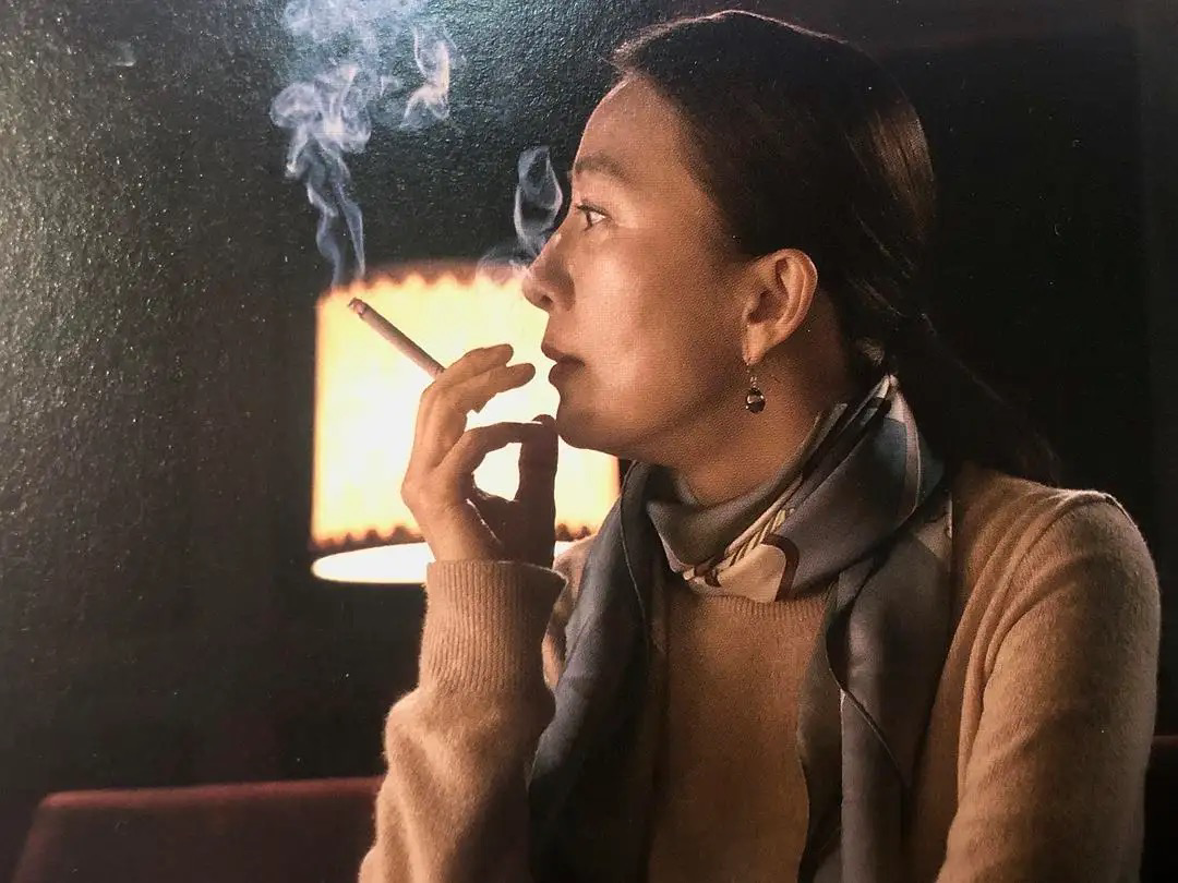 可以推荐一些"阴郁"气质美女的文字描写/照片吗? - 知乎