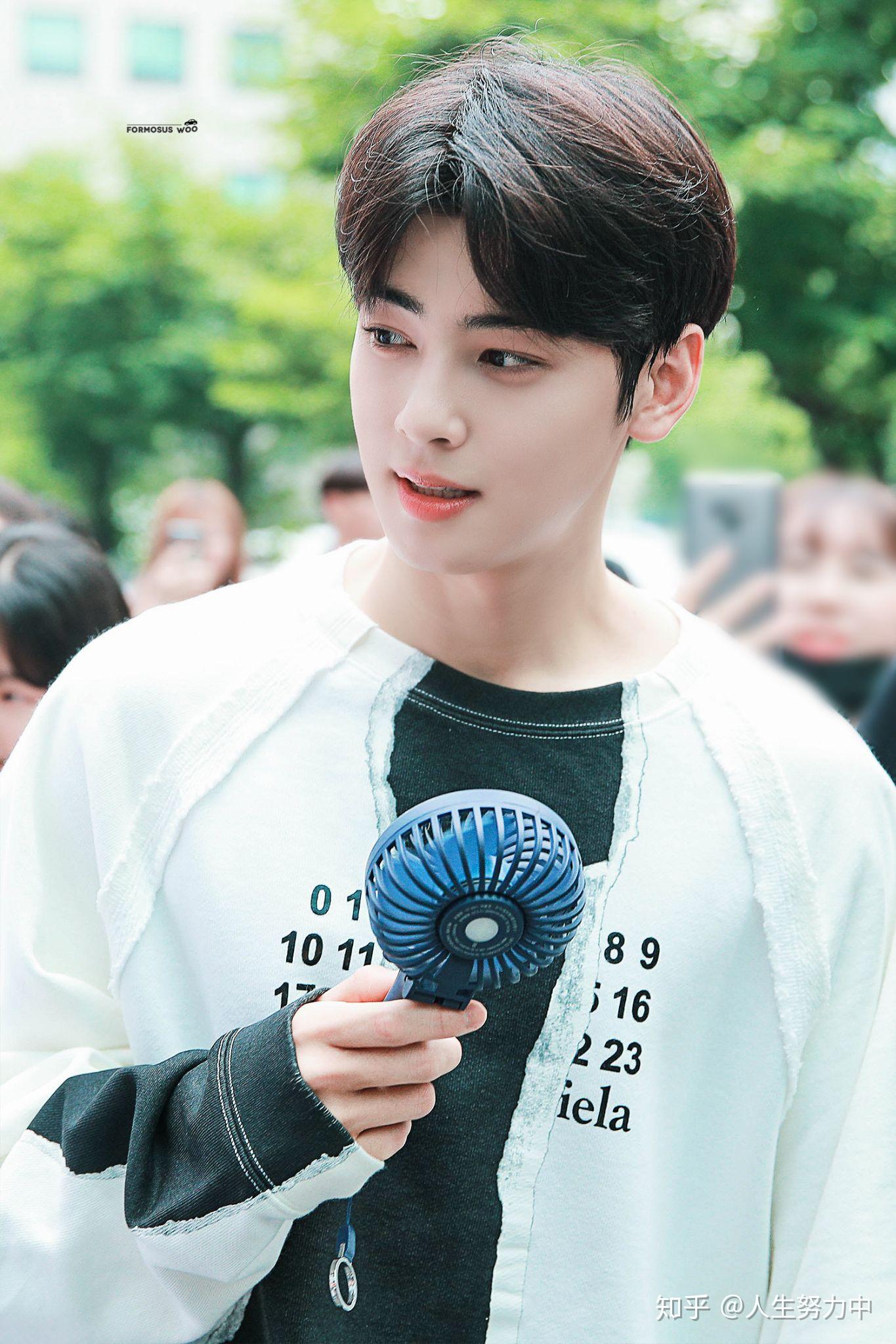 有没有车银优这种类型的三宫格壁纸鸭