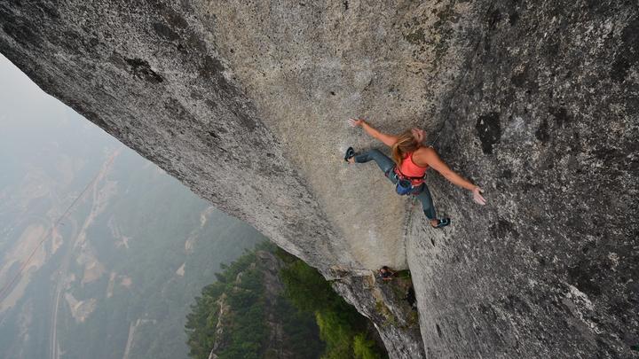 视频| 看女性攀岩人Hazel Findley的无保护独攀 - 知乎