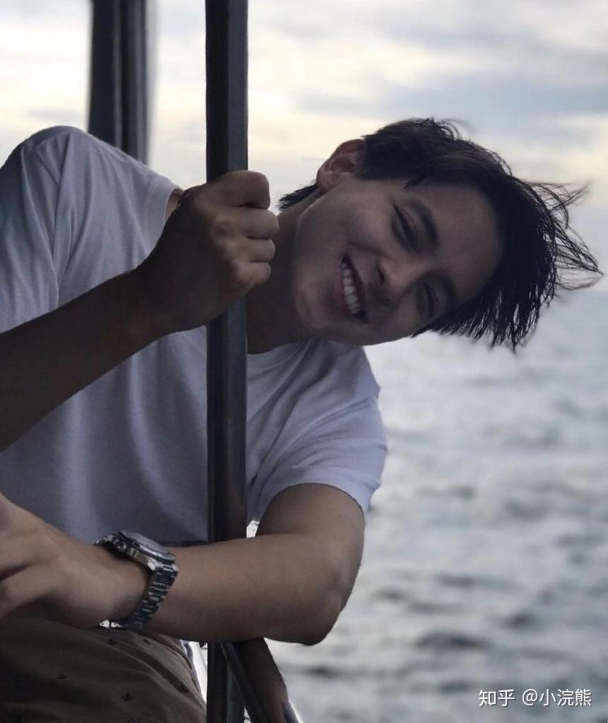 如何评价泰星吉拉宇唐思苏克的长相