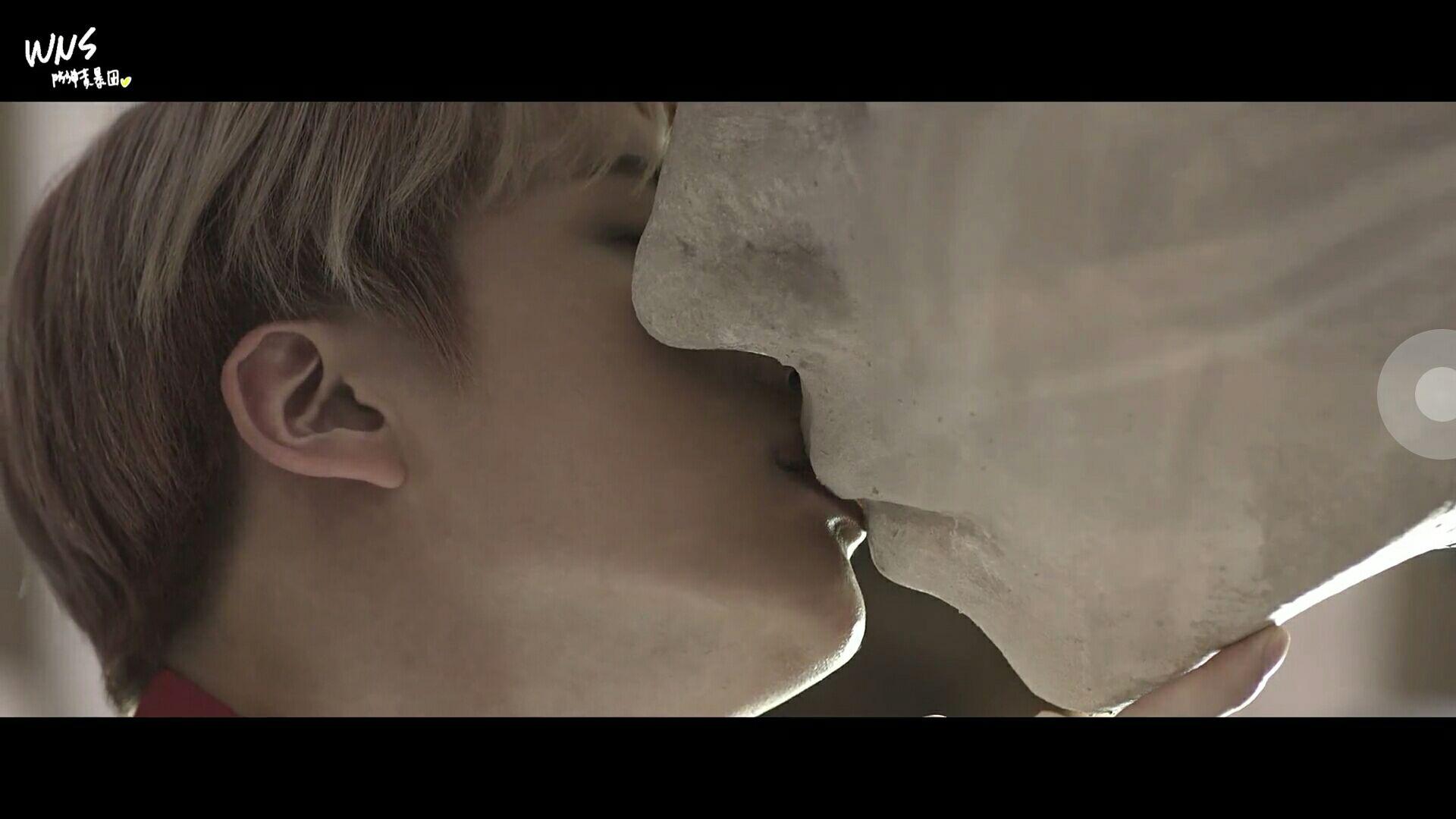 如何解析防弹少年团血汗泪 (blood sweat & tears)mv?