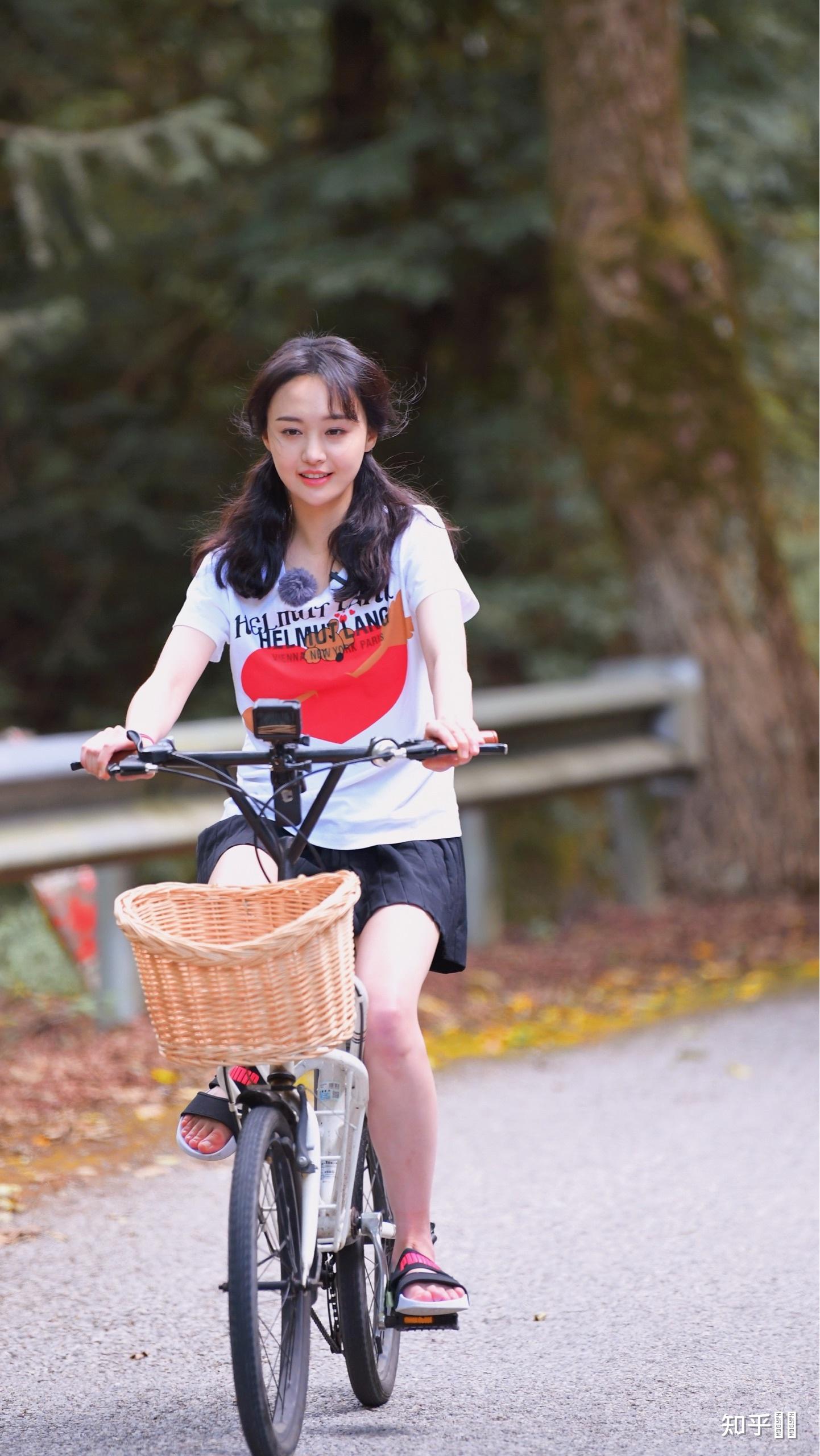 如何评价郑爽的颜值?