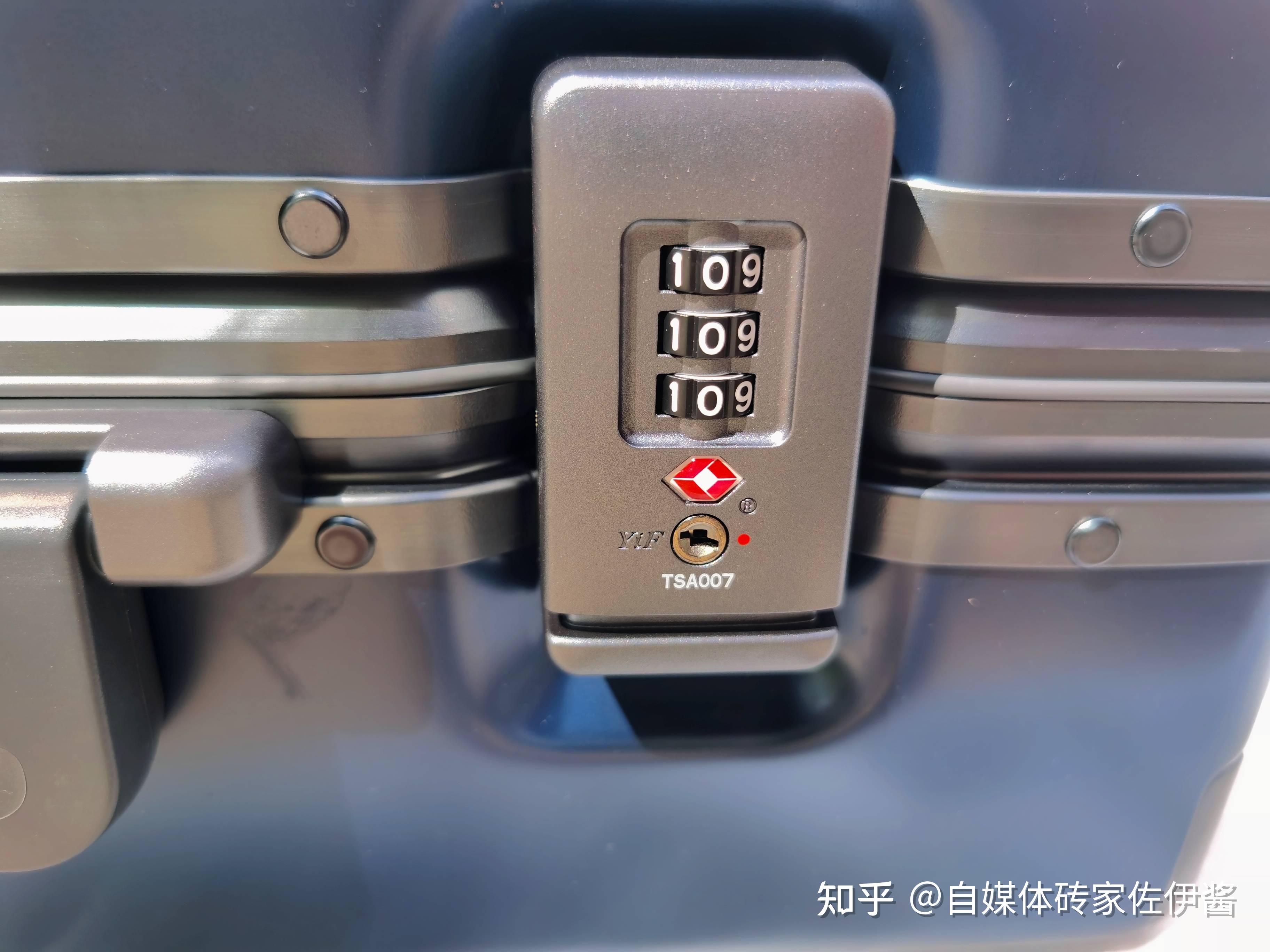 买回的行李箱发现海关锁的标志是火炬形状的标志,并不是常见的菱形