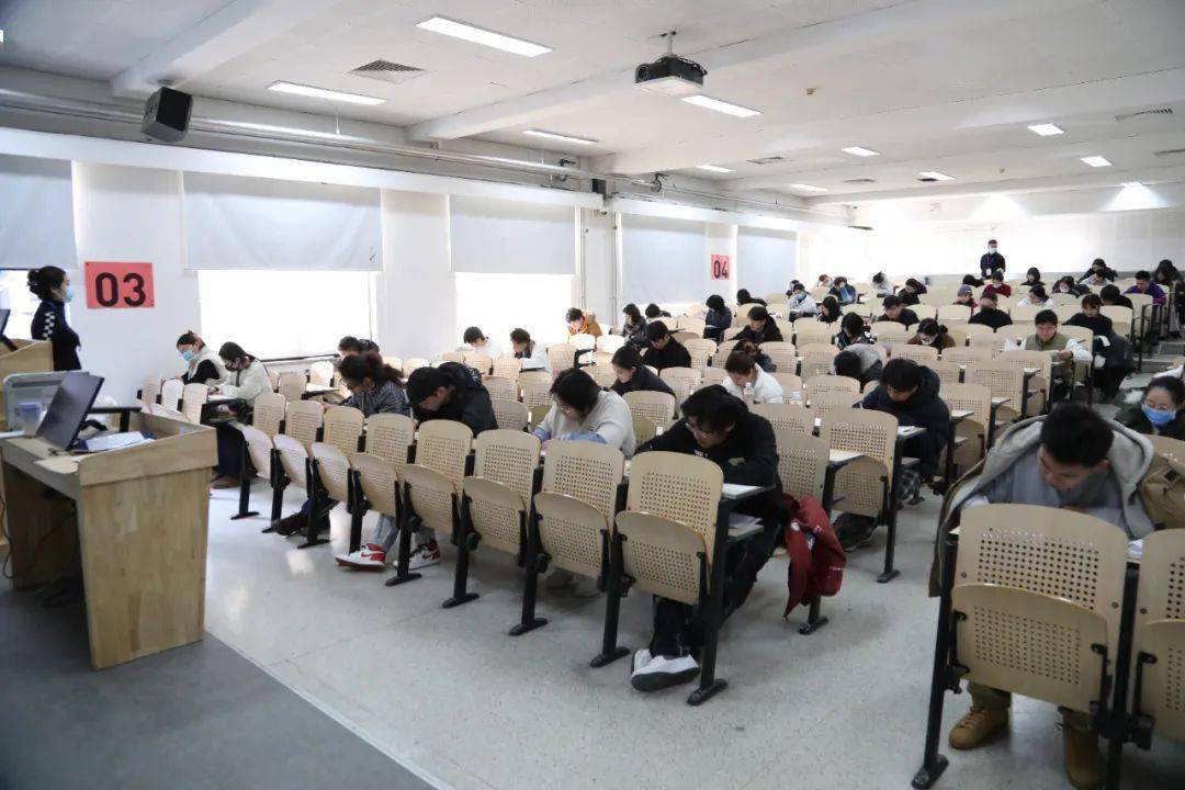 为什么大学不能把研究生的课放到大一大二学习，然后大三和大四直接按照研究生来科研？