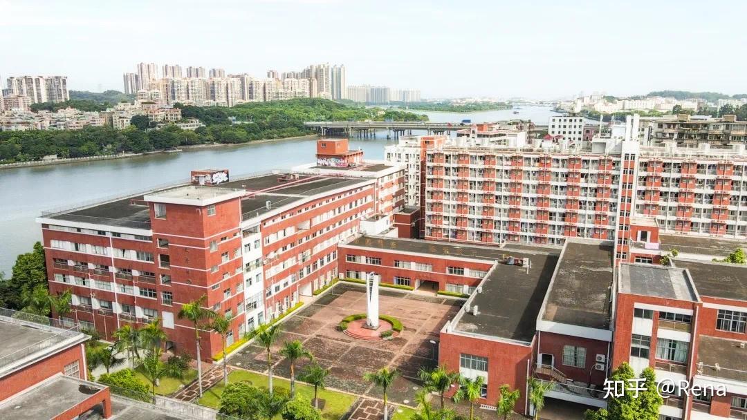 广州大学纺织服装学院毕业证书什么样子的呢