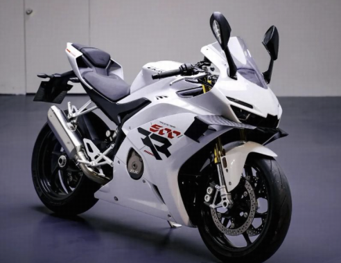 张雪机车820RR连续夺冠，中国摩托车技术到什么水平了，和新能源车一样实现对欧美日品牌的弯道超车了吗？