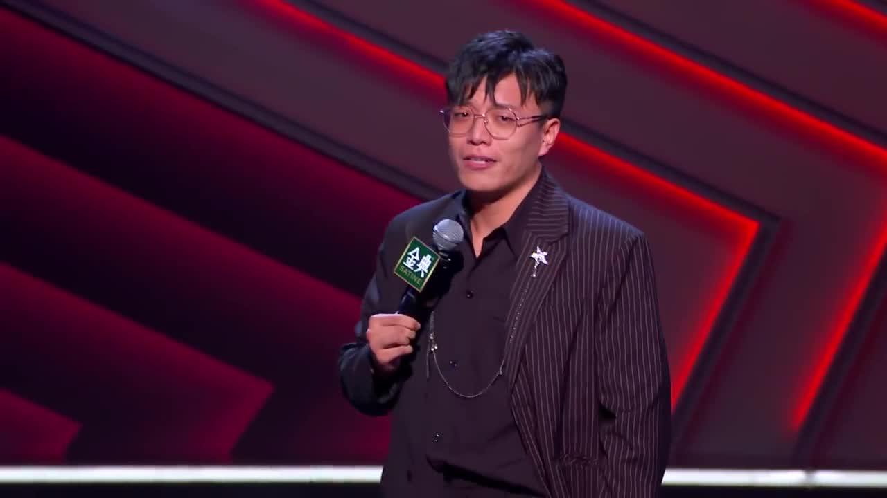 如何看待杨波在《脱口秀大会》第四季第六期中说一波三折的脱口秀段子