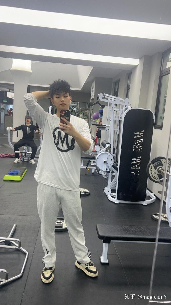 185cm170斤的男生算胖吗?