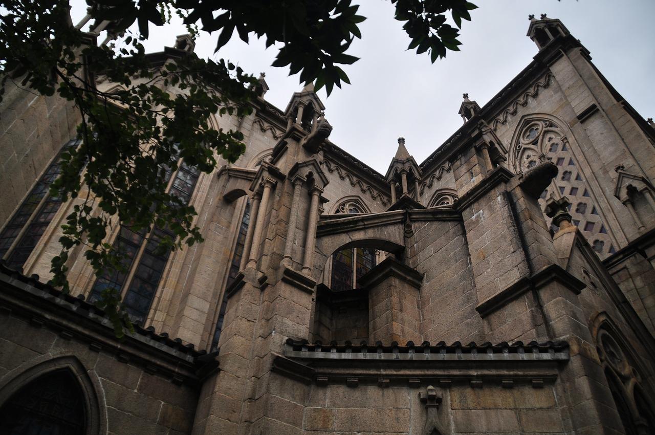 2. 尖券建筑风格