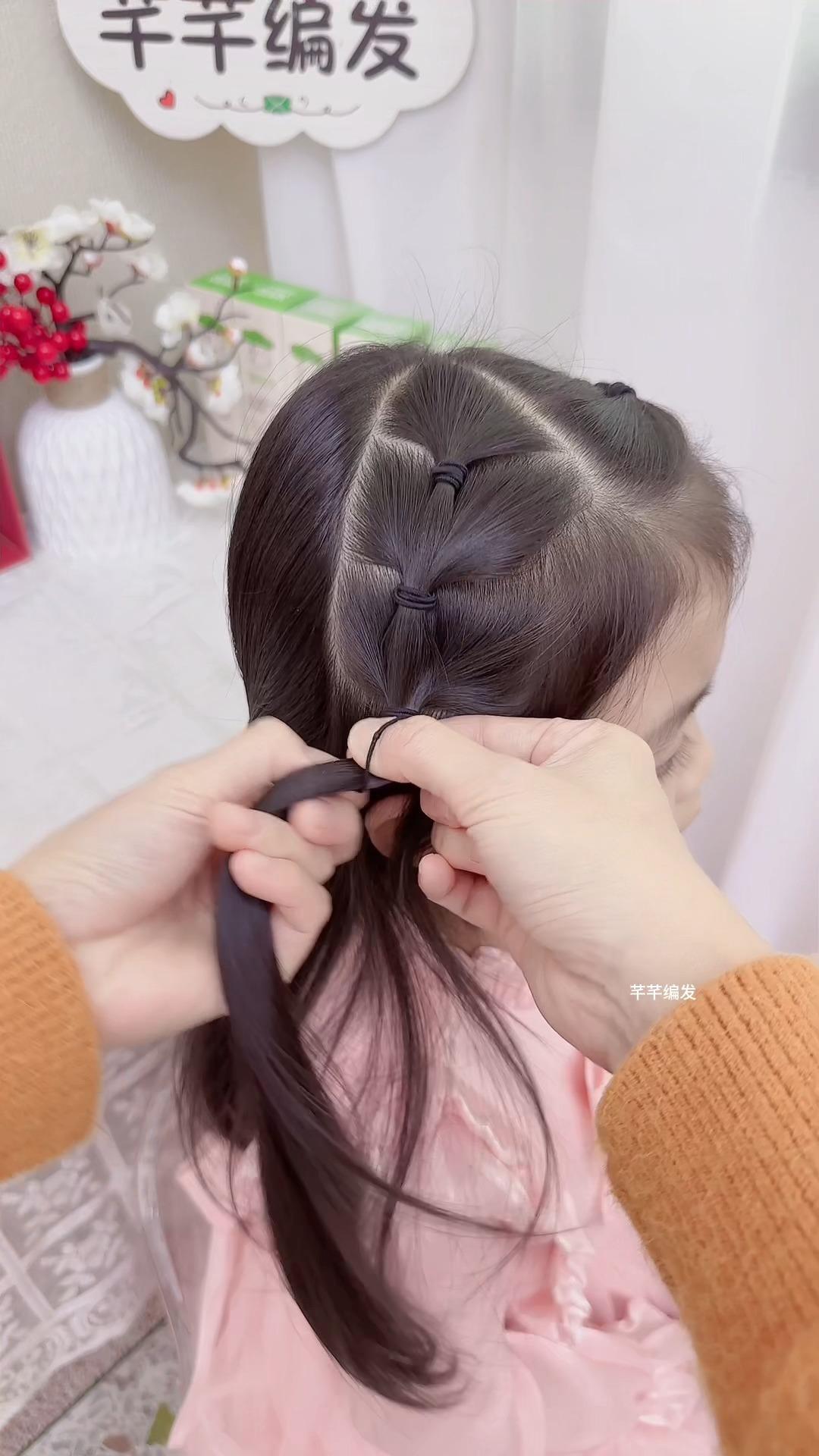 圆脸女儿的拜年甜美发型简单易学